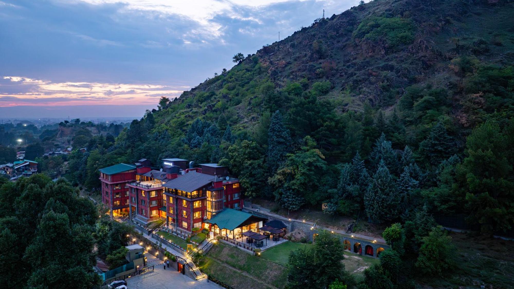 فندق Golden Tulip Srinagar المظهر الخارجي الصورة