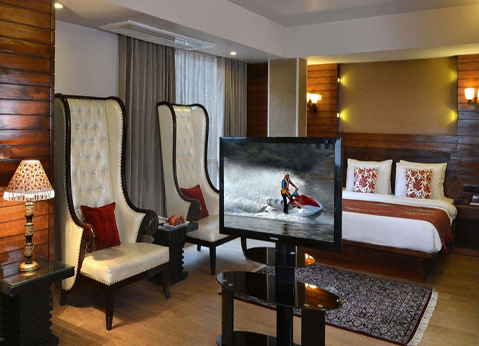 فندق Golden Tulip Srinagar المظهر الخارجي الصورة